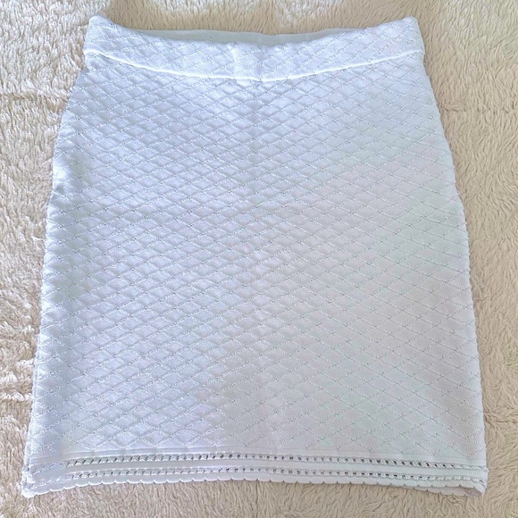 GUESS White Textured Mini Skirt – Size M - Picture 1 of 4